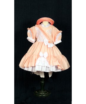 https://malle-costumes.com/7035/petite-fille-modele-rose-blanc.jpg