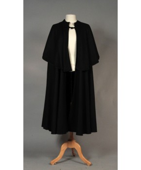 https://malle-costumes.com/9949/cape-feutrine-noire-patinee.jpg